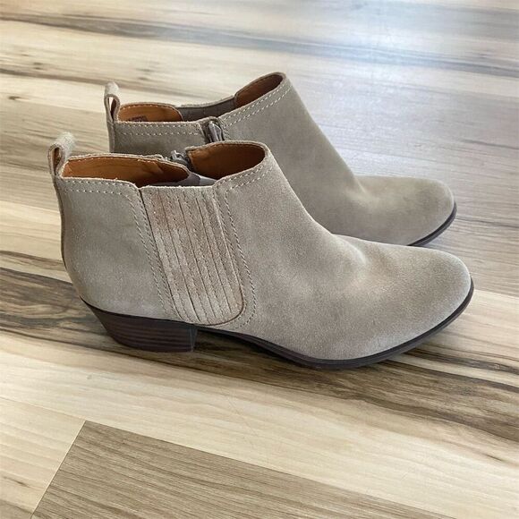 NEW Lucky Brand Women's Taupe Suede Leather Ankle Bootie Size 8.5 Zip Closure - Picture 2 of 9